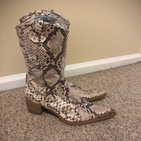 Italian Leather Boots - Picture 3 of 4